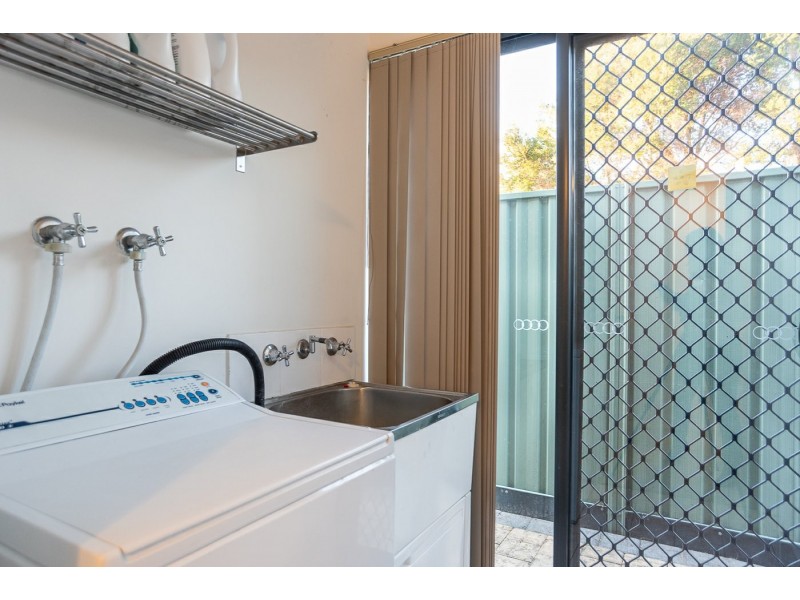 Unit 9/10 Leslie Street, Cannington WA 6107