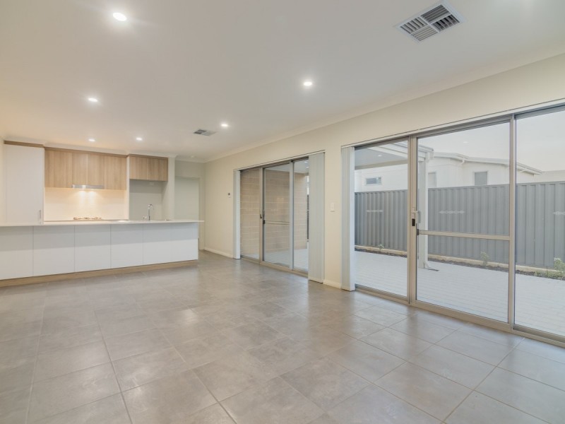 31 Emily Loop, Madeley WA 6065