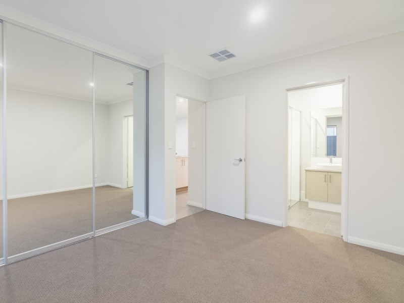 31 Emily Loop, Madeley WA 6065