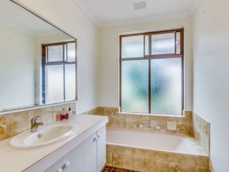 1 Prion Street, Thornlie WA 6108