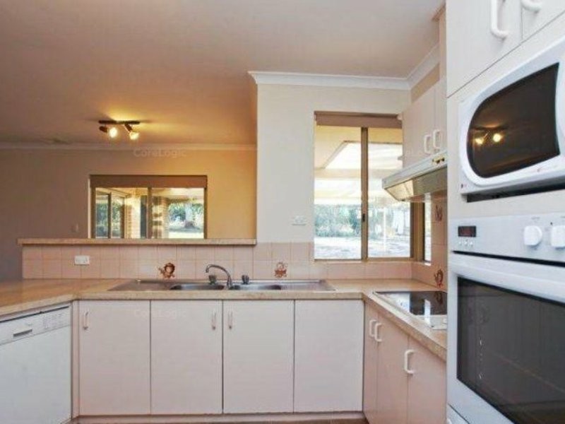 498 Rowley Road, Oakford WA 6121