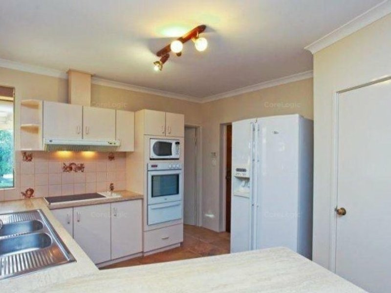 498 Rowley Road, Oakford WA 6121