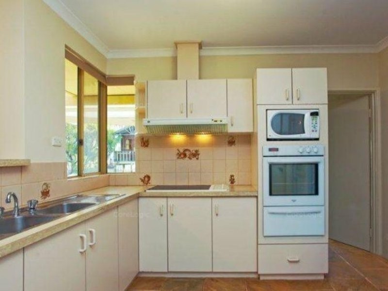 498 Rowley Road, Oakford WA 6121