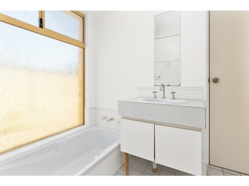 5a Bangalow Place, South Lake WA 6164