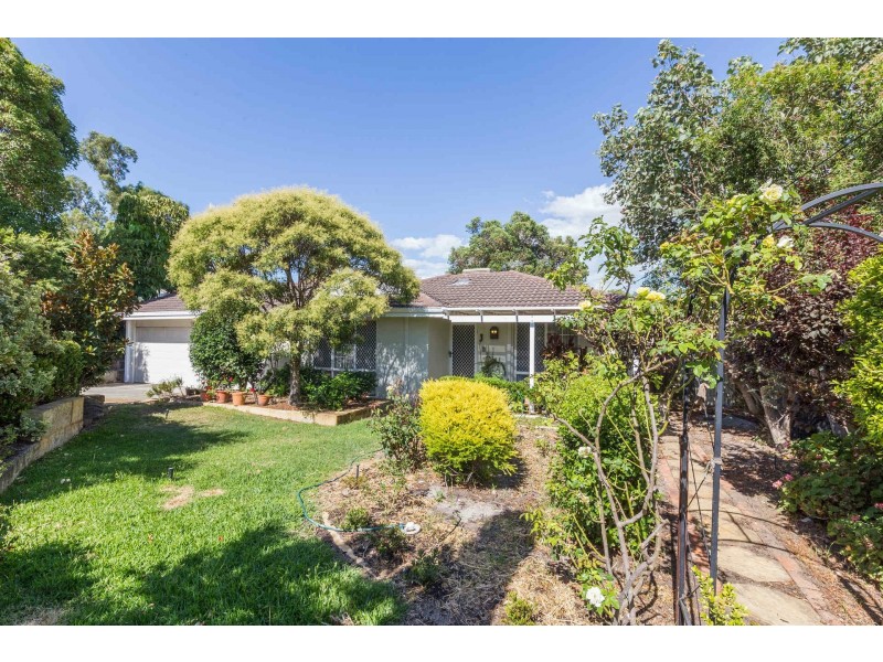 6 Pond Place, South Lake WA 6164