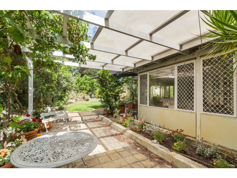 6 Pond Place, South Lake WA 6164