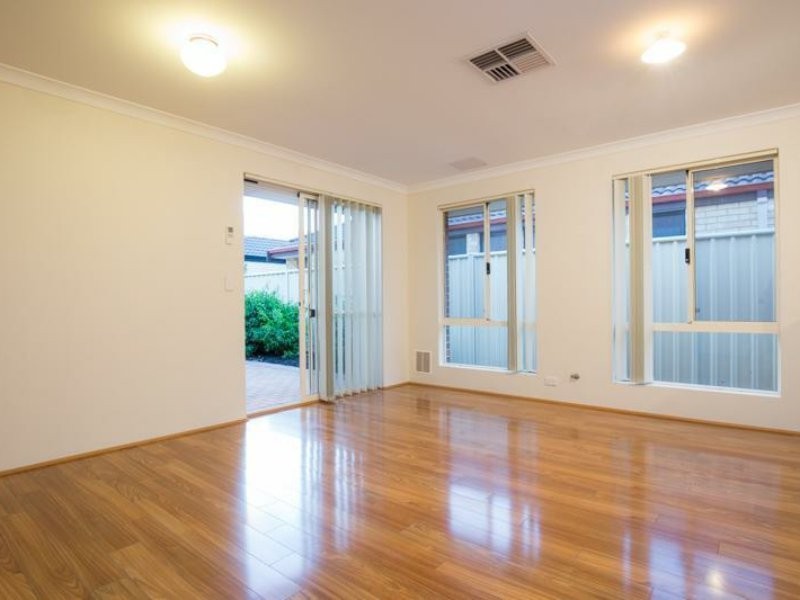 5 Darter Place, Queens Park WA 6107