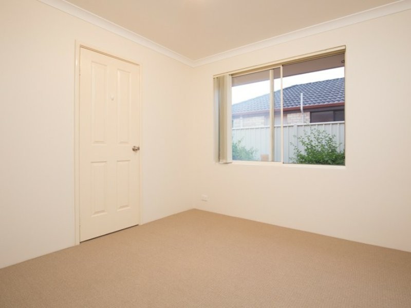 5 Darter Place, Queens Park WA 6107