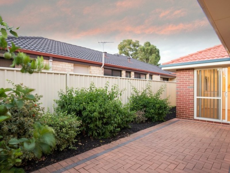 5 Darter Place, Queens Park WA 6107