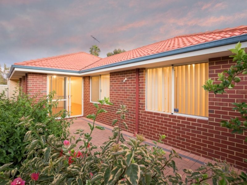 5 Darter Place, Queens Park WA 6107
