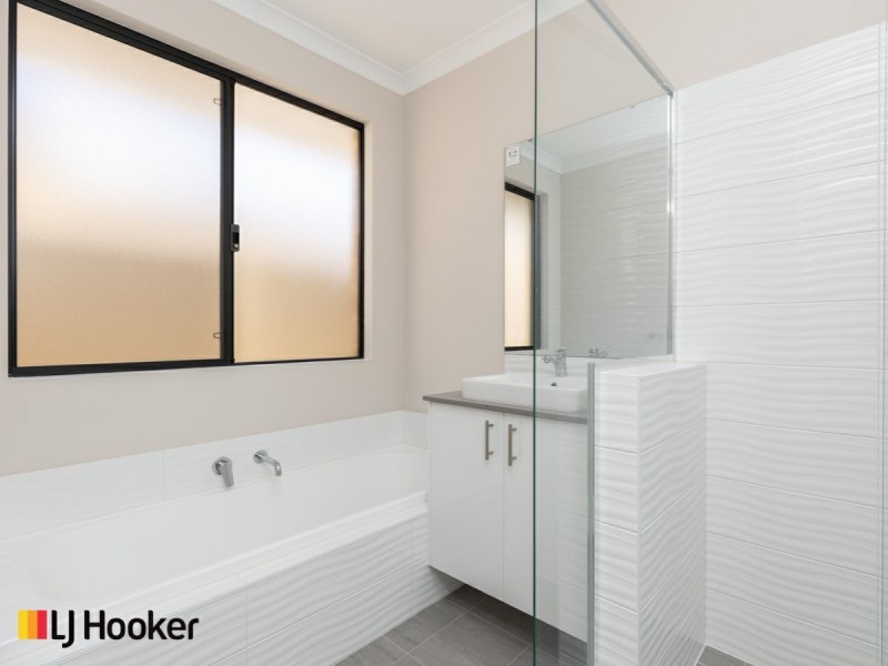 27 Lewisham Vista, Success WA 6164