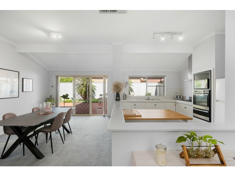 6 Poinsettia Grove, South Lake WA 6164