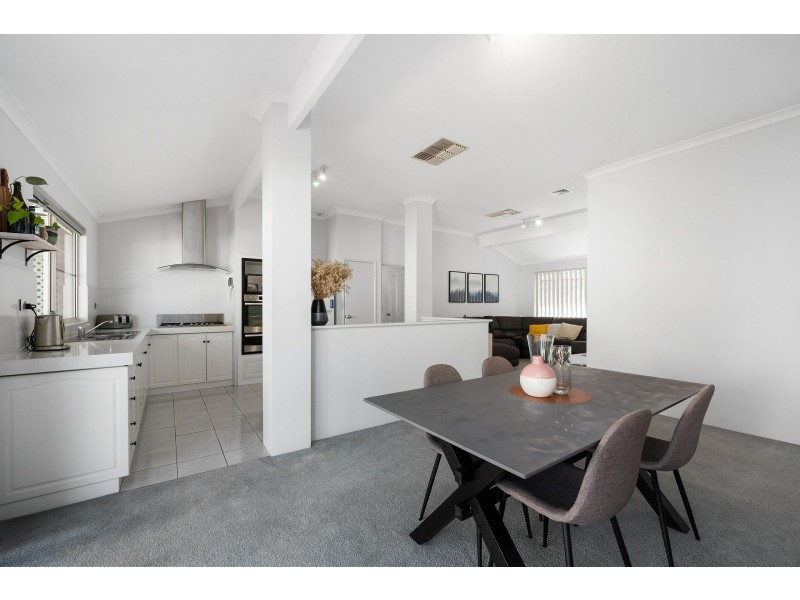 6 Poinsettia Grove, South Lake WA 6164