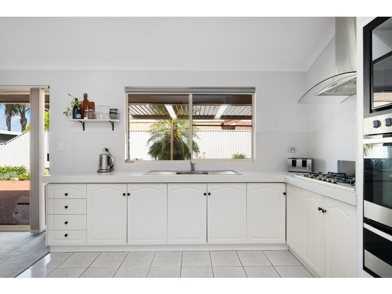 6 Poinsettia Grove, South Lake WA 6164