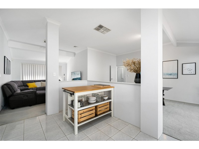 6 Poinsettia Grove, South Lake WA 6164