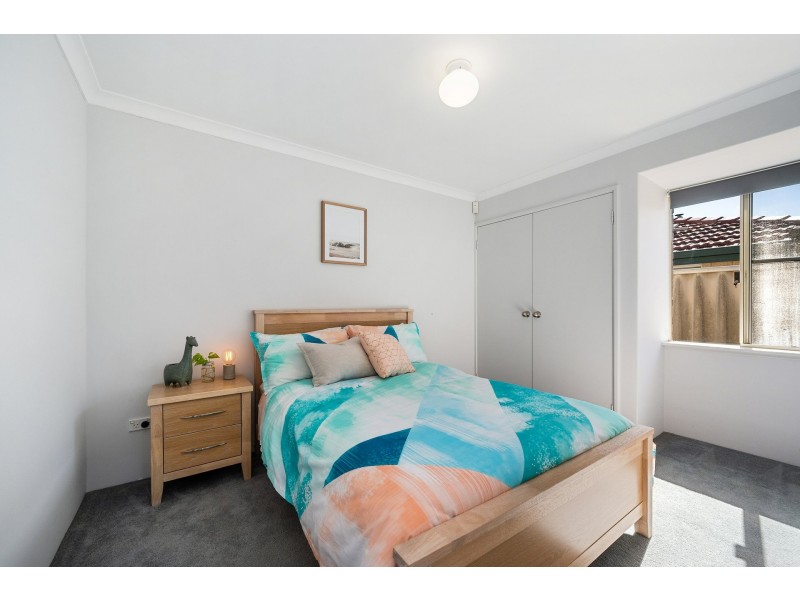 6 Poinsettia Grove, South Lake WA 6164