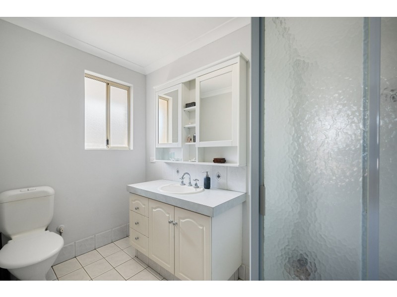 6 Poinsettia Grove, South Lake WA 6164