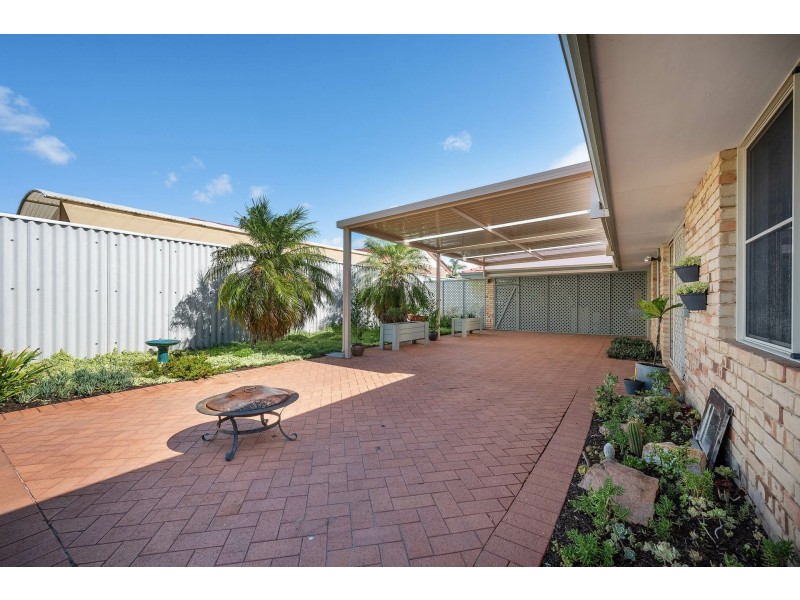 6 Poinsettia Grove, South Lake WA 6164
