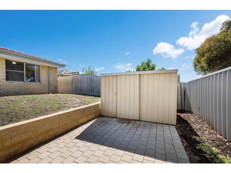 6 Poinsettia Grove, South Lake WA 6164