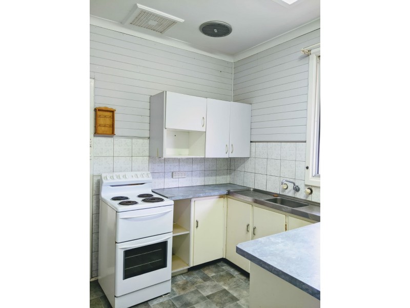 37 Whiteside Street, Cloverdale WA 6105