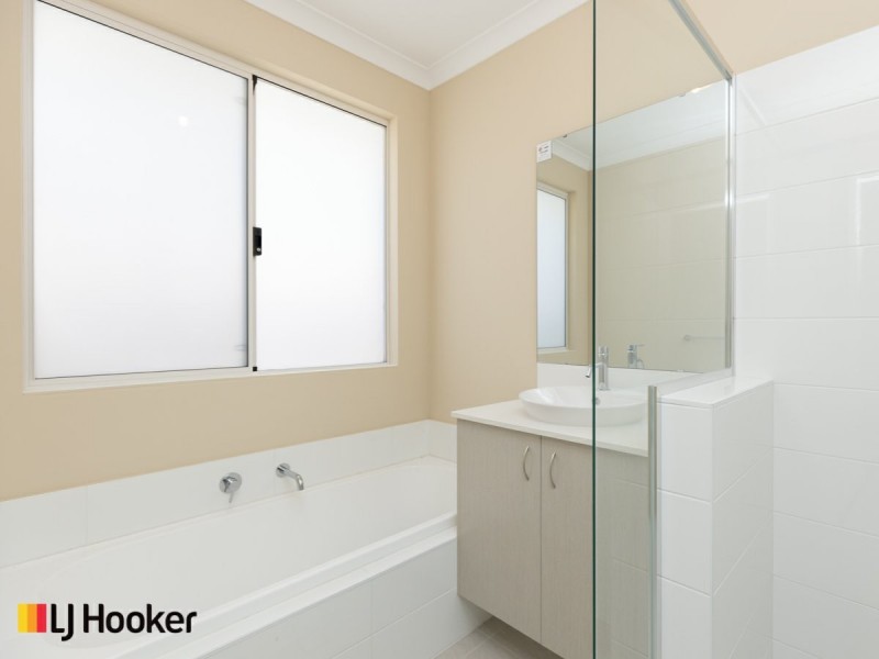 25 Lewisham Vista, Success WA 6164