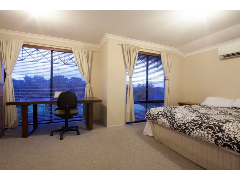 33 Sciano Avenue, Success WA 6164