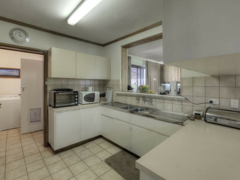 28 Edinburgh Road, Forrestfield WA 6058