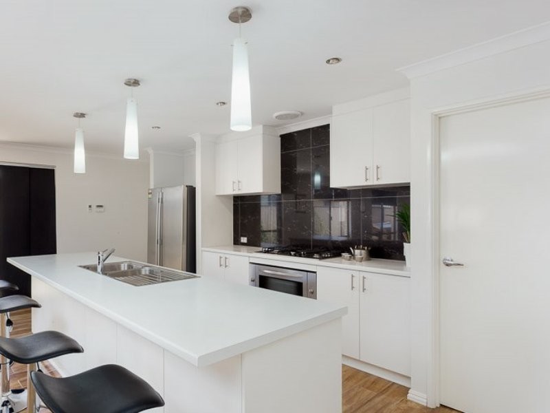 4 Belmore Bend, Parkwood WA 6147