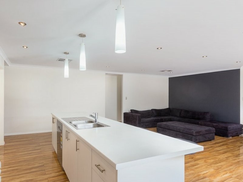 4 Belmore Bend, Parkwood WA 6147