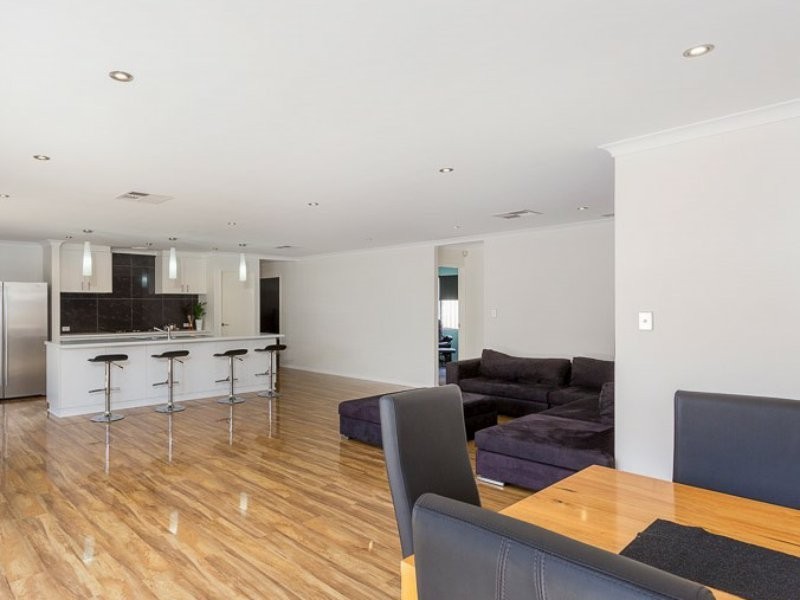 4 Belmore Bend, Aubin Grove WA 6164