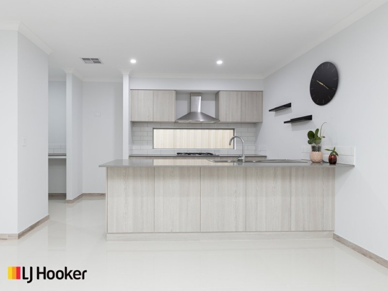 33 Lewisham Vista, Success WA 6164