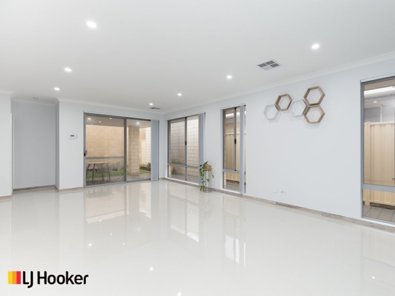 33 Lewisham Vista, Success WA 6164