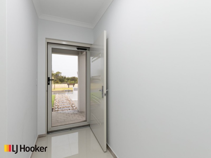 33 Lewisham Vista, Success WA 6164