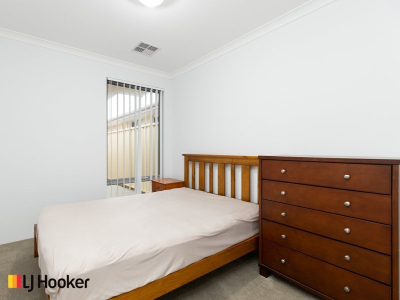 33 Lewisham Vista, Success WA 6164