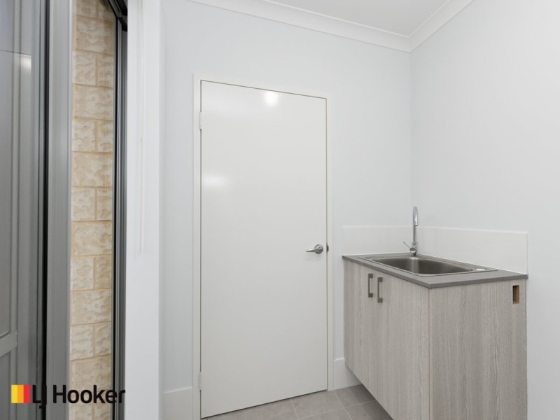 33 Lewisham Vista, Success WA 6164