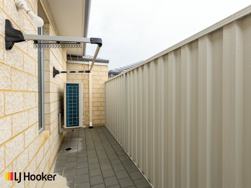 33 Lewisham Vista, Success WA 6164