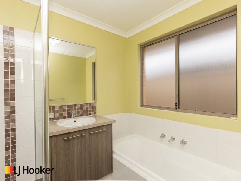 11 Chervil Bend, Wattle Grove WA 6107