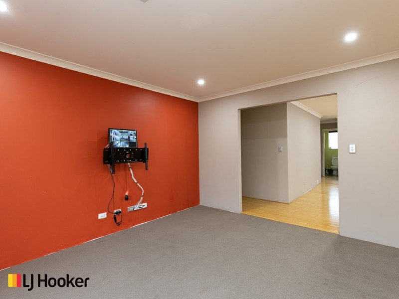 11 Chervil Bend, Wattle Grove WA 6107