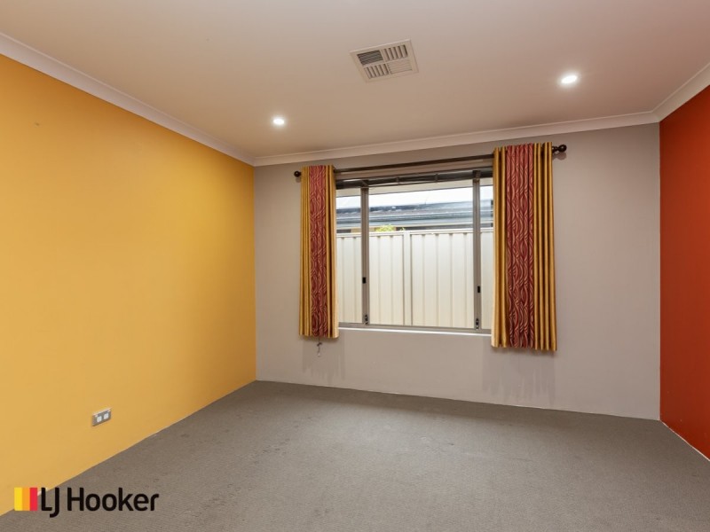 11 Chervil Bend, Wattle Grove WA 6107