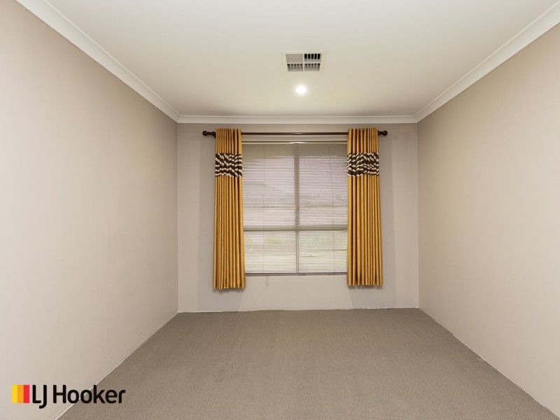 11 Chervil Bend, Wattle Grove WA 6107