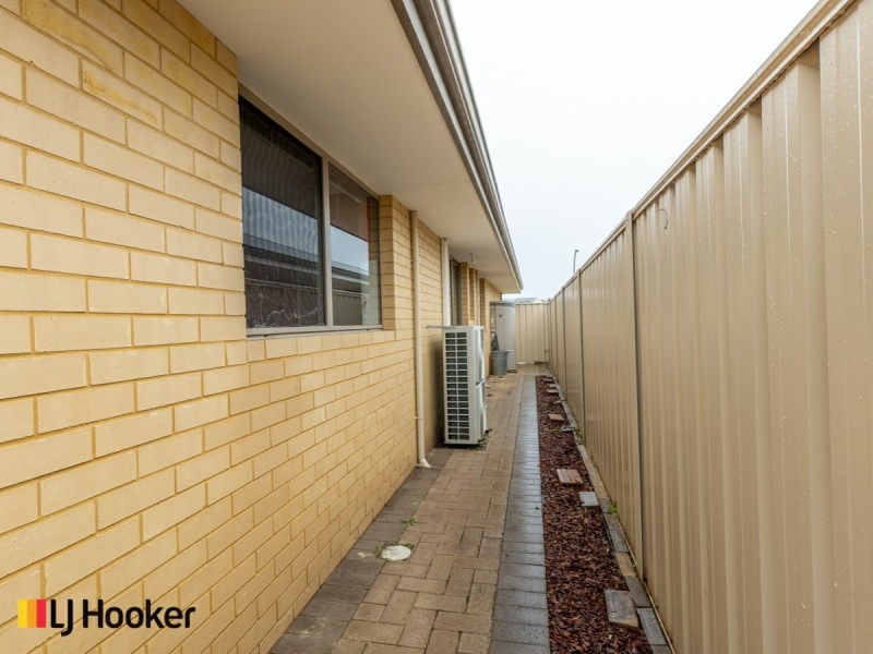 11 Chervil Bend, Wattle Grove WA 6107