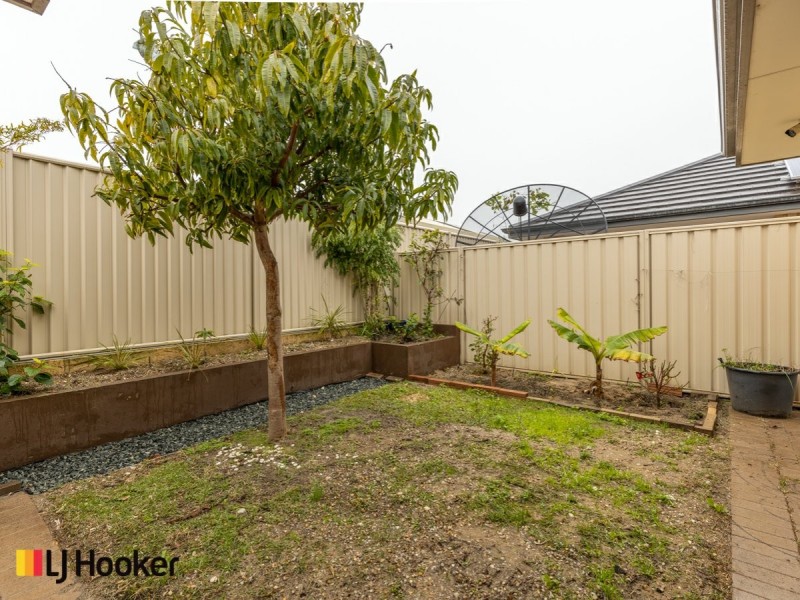 11 Chervil Bend, Wattle Grove WA 6107