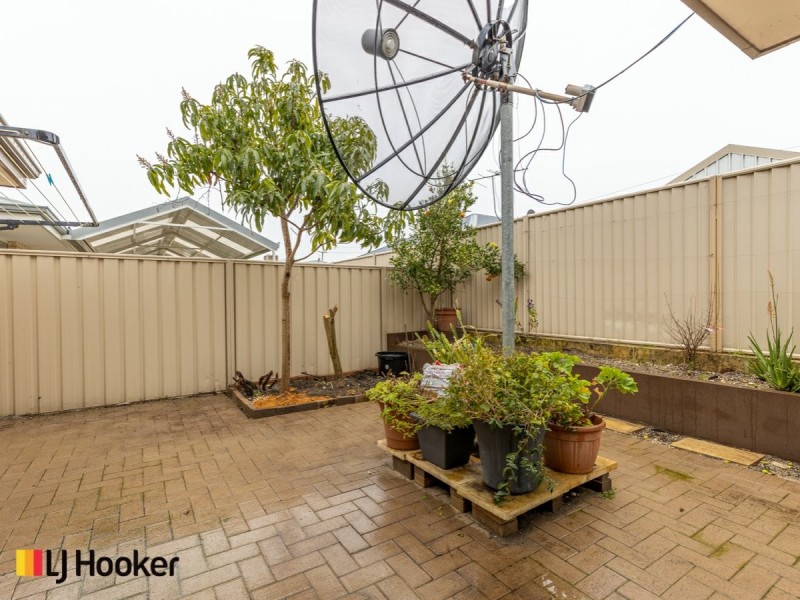 11 Chervil Bend, Wattle Grove WA 6107