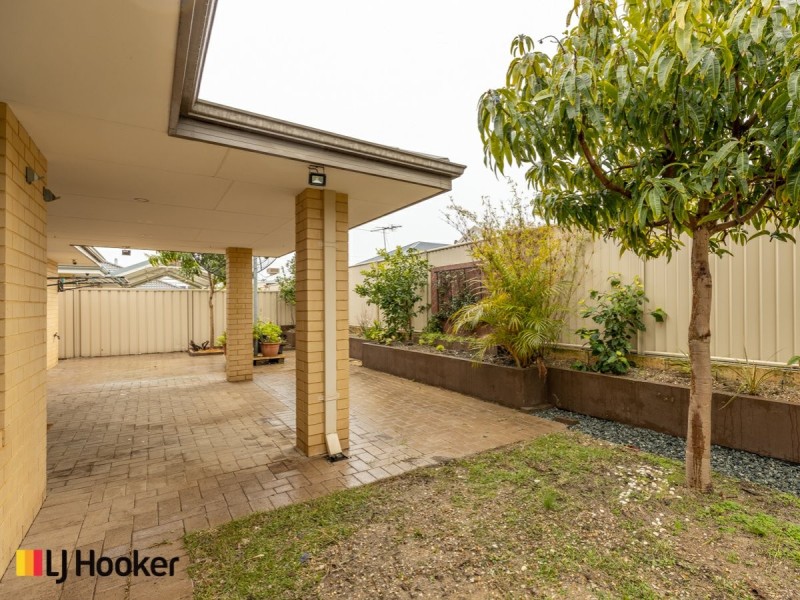 11 Chervil Bend, Wattle Grove WA 6107