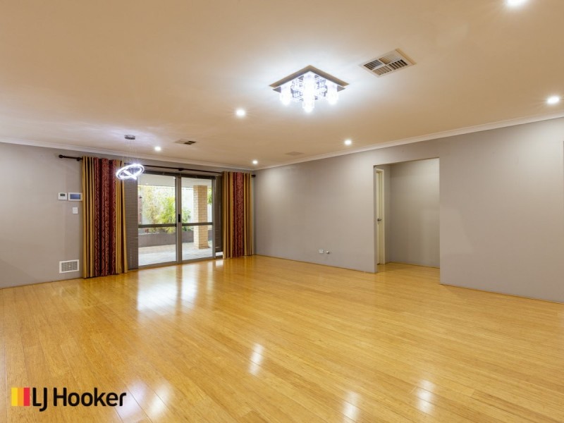 11 Chervil Bend, Wattle Grove WA 6107