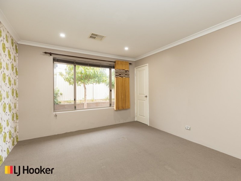 11 Chervil Bend, Wattle Grove WA 6107