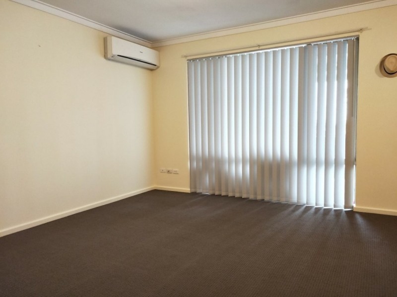 10/11 Boyd Crescent, Hamilton Hill WA 6163