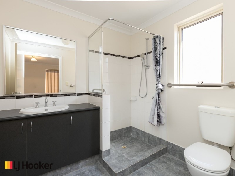 2/14 Scarpview Place, East Cannington WA 6107