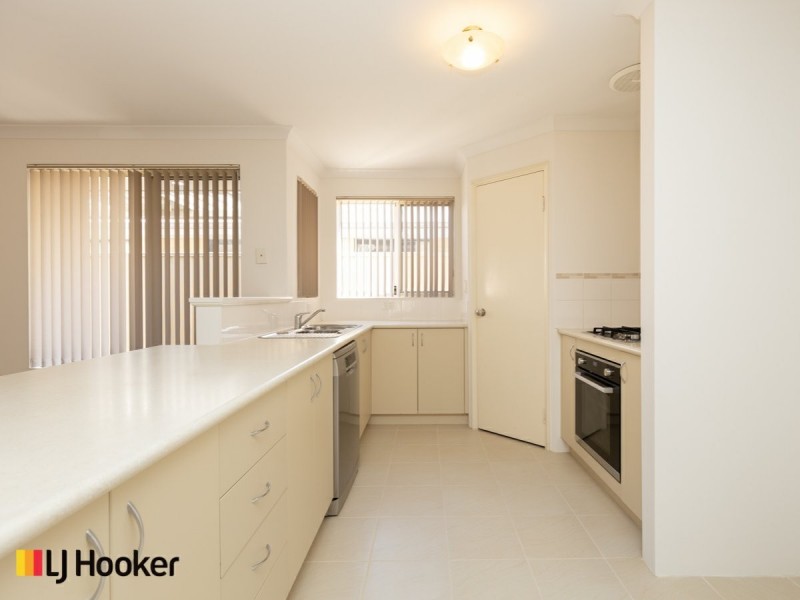 2/14 Scarpview Place, East Cannington WA 6107