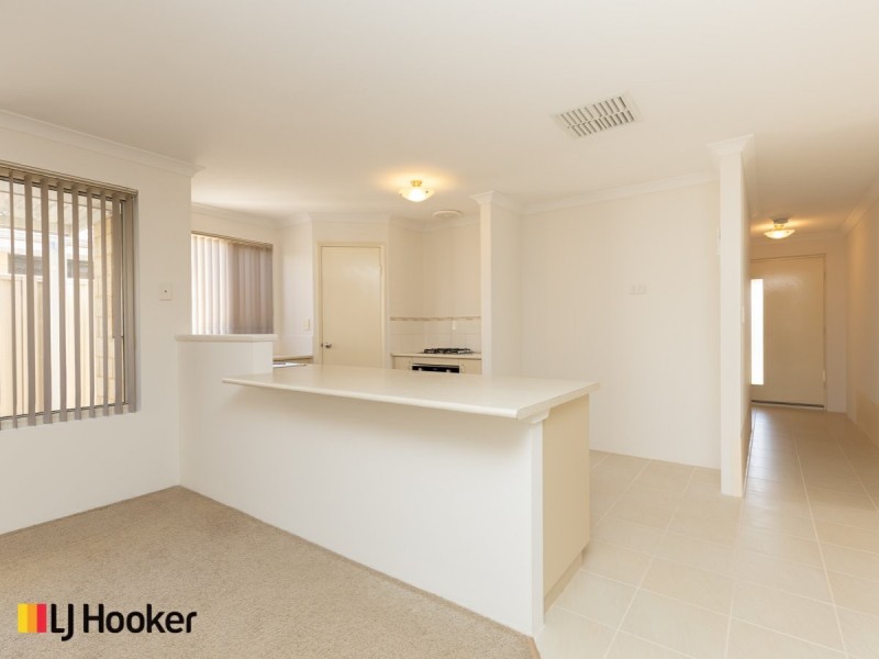 2/14 Scarpview Place, East Cannington WA 6107